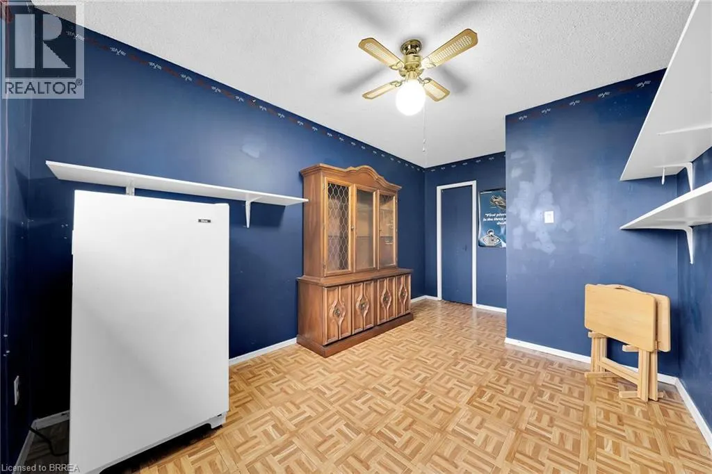 8 MAPLE Crescent