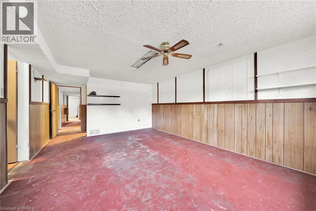 8 MAPLE Crescent