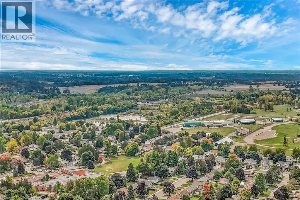 8 MAPLE Crescent