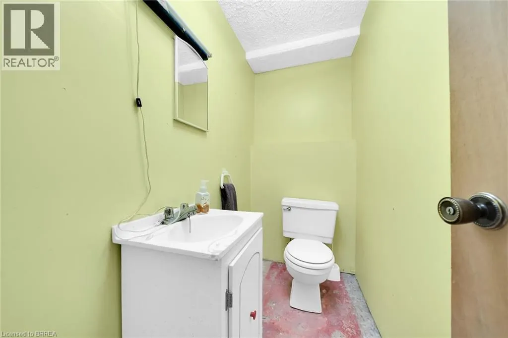 8 MAPLE Crescent