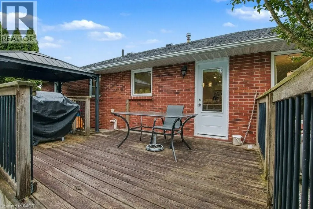 54 LESLIE Avenue