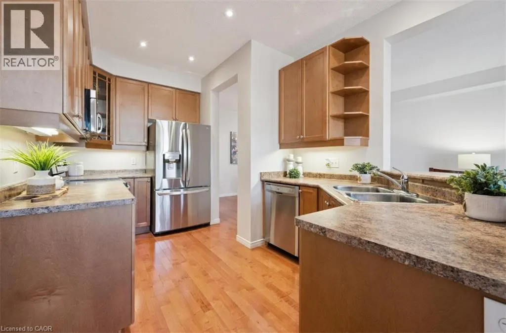 416 BEAUMONT Crescent