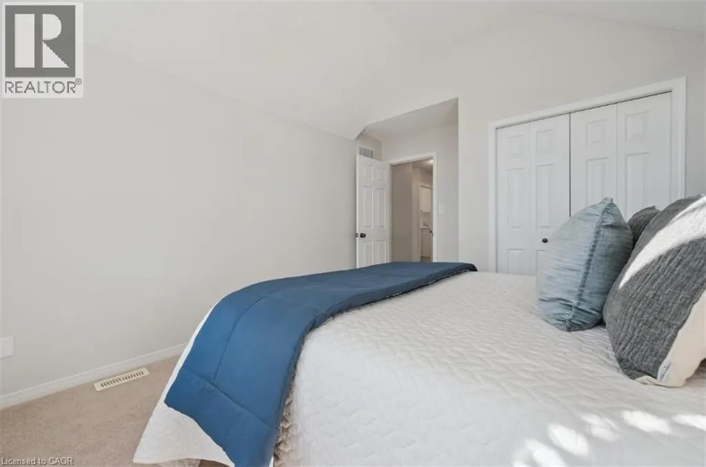 416 BEAUMONT Crescent