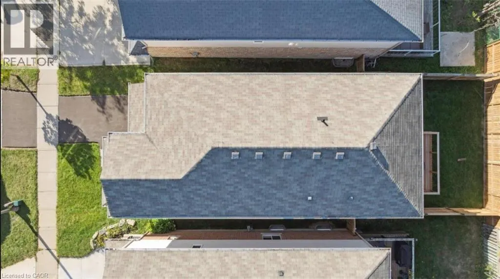 416 BEAUMONT Crescent