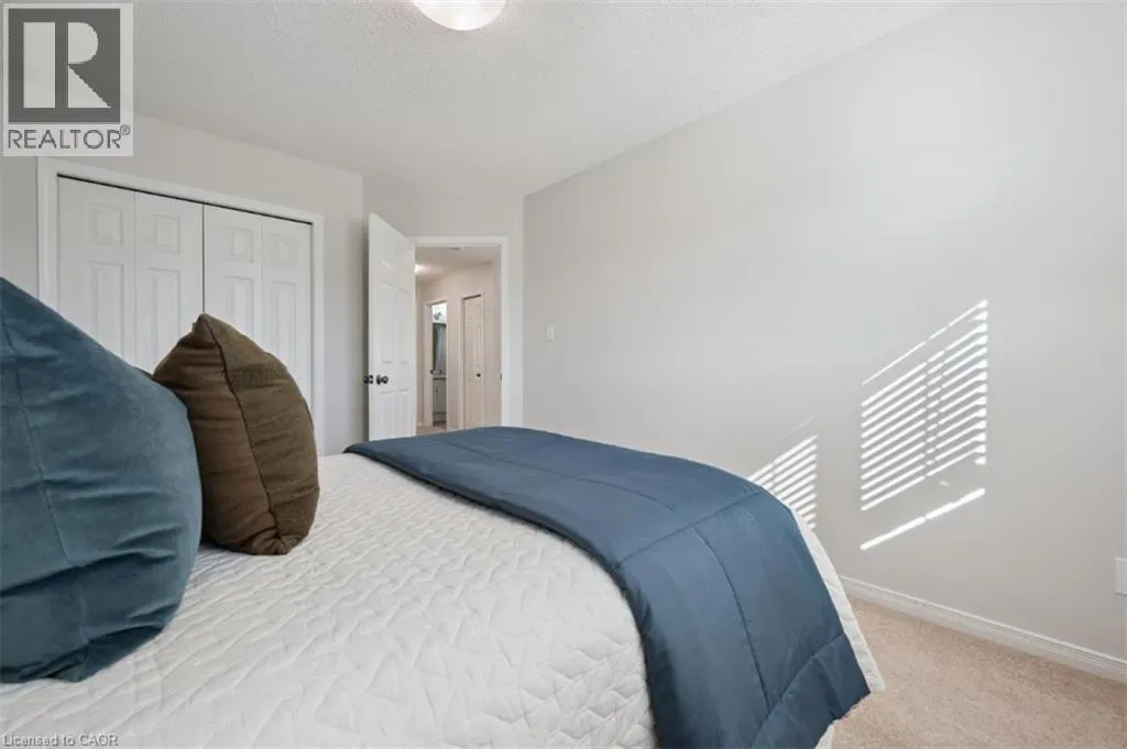 416 BEAUMONT Crescent