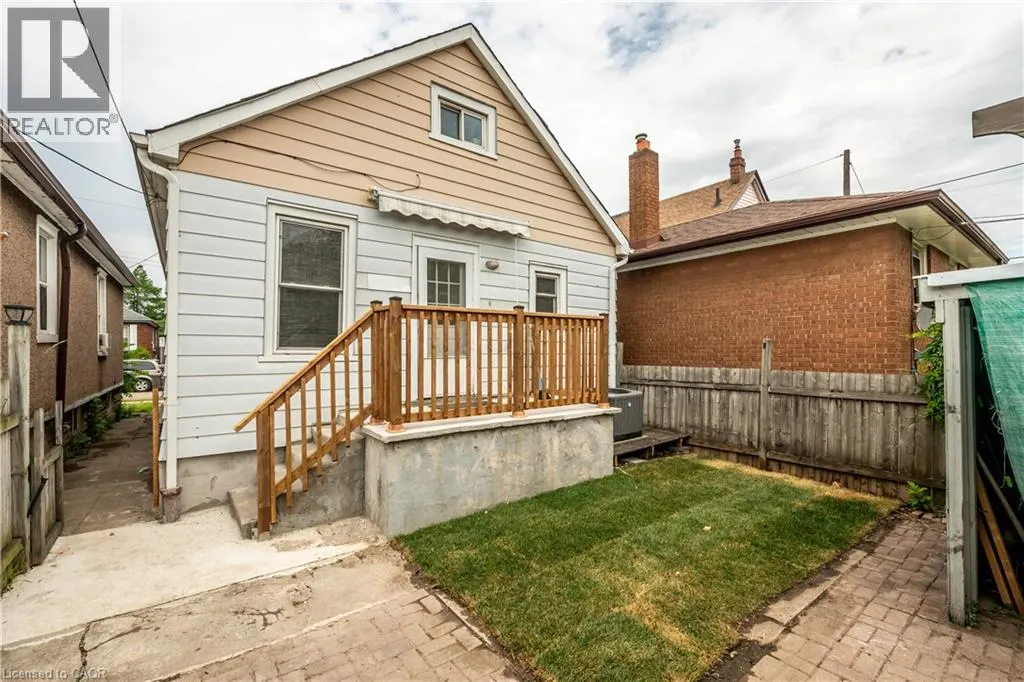 390 PALING Avenue