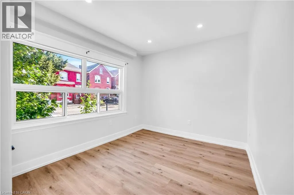 262 ROBERT Street