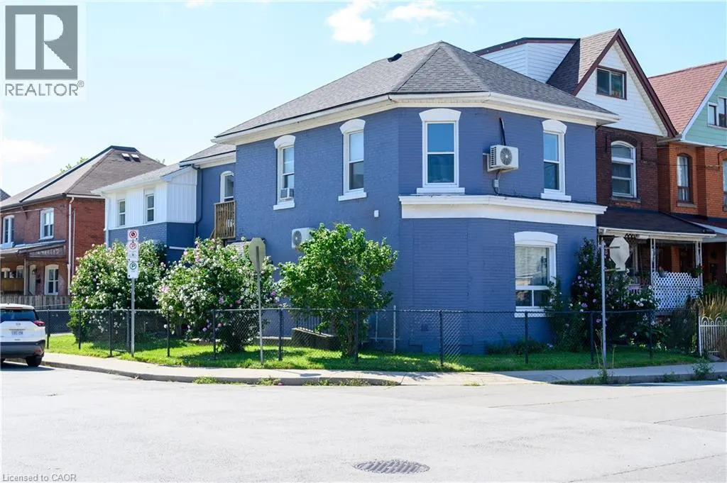 262 ROBERT Street