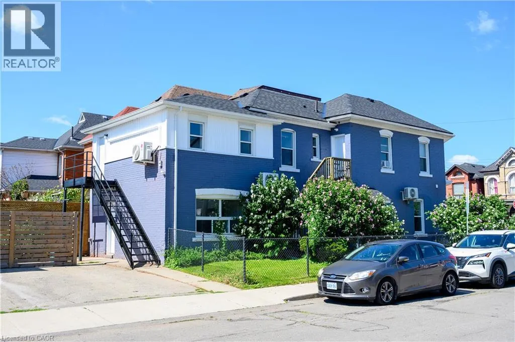 262 ROBERT Street
