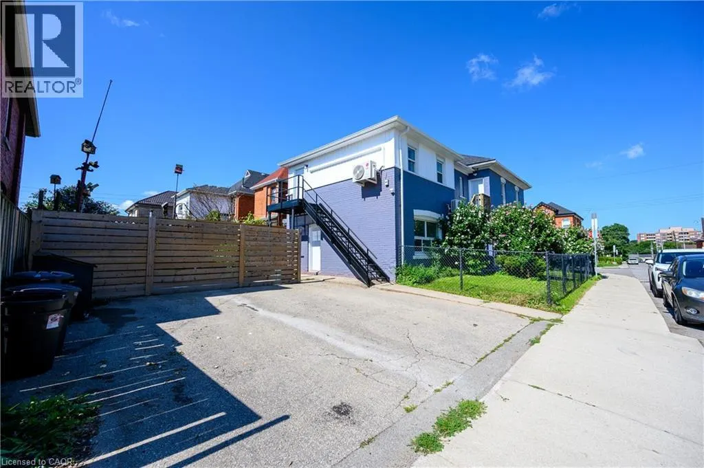 262 ROBERT Street