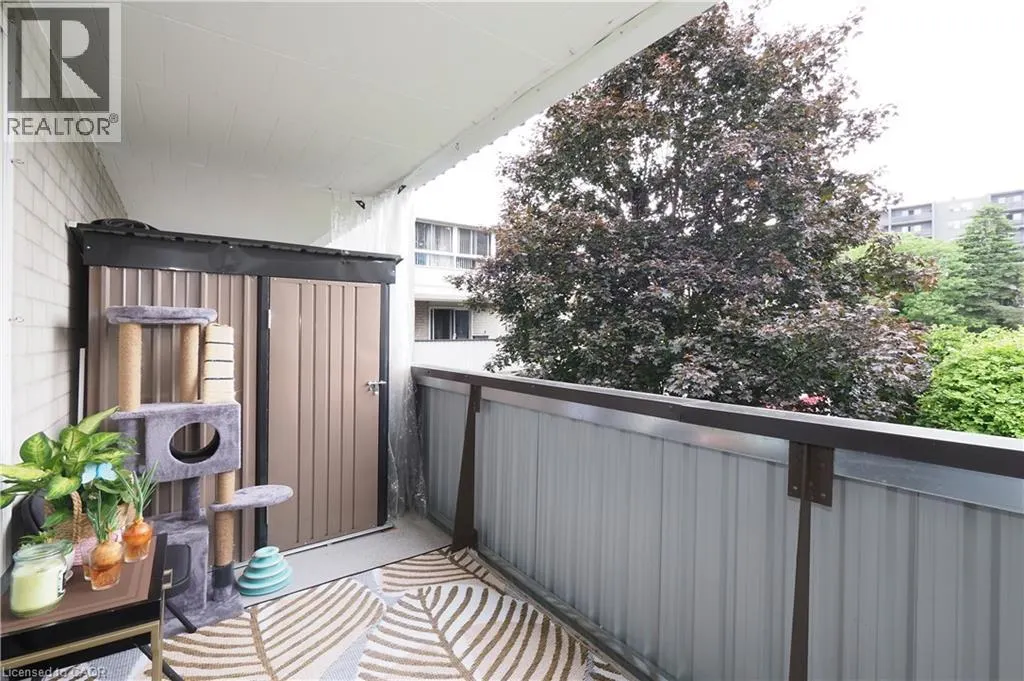 6 WALTON Avenue Unit# 206, #206