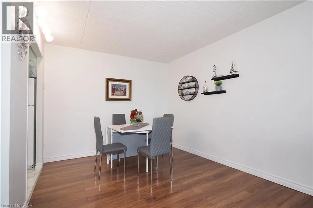6 WALTON Avenue Unit# 206, #206