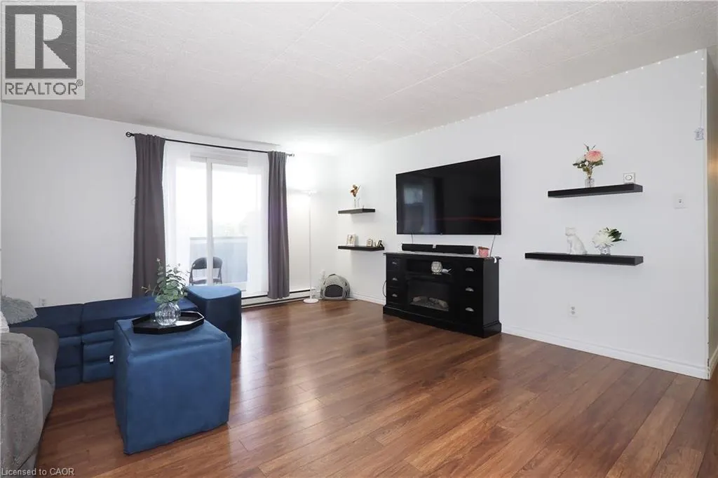 6 WALTON Avenue Unit# 206, #206