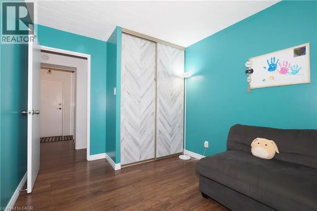 6 WALTON Avenue Unit# 206, #206