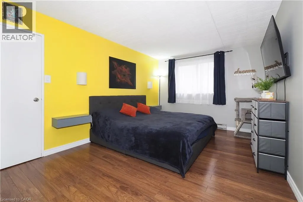 6 WALTON Avenue Unit# 206, #206