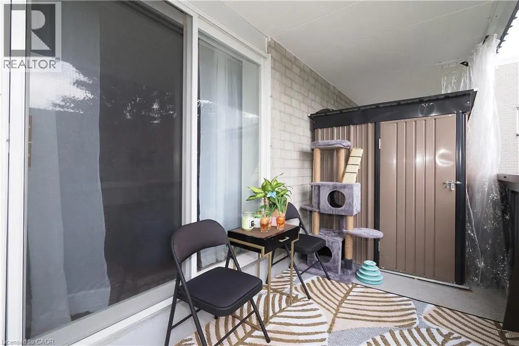 6 WALTON Avenue Unit# 206, #206