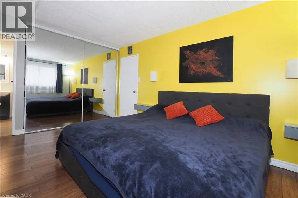 6 WALTON Avenue Unit# 206, #206