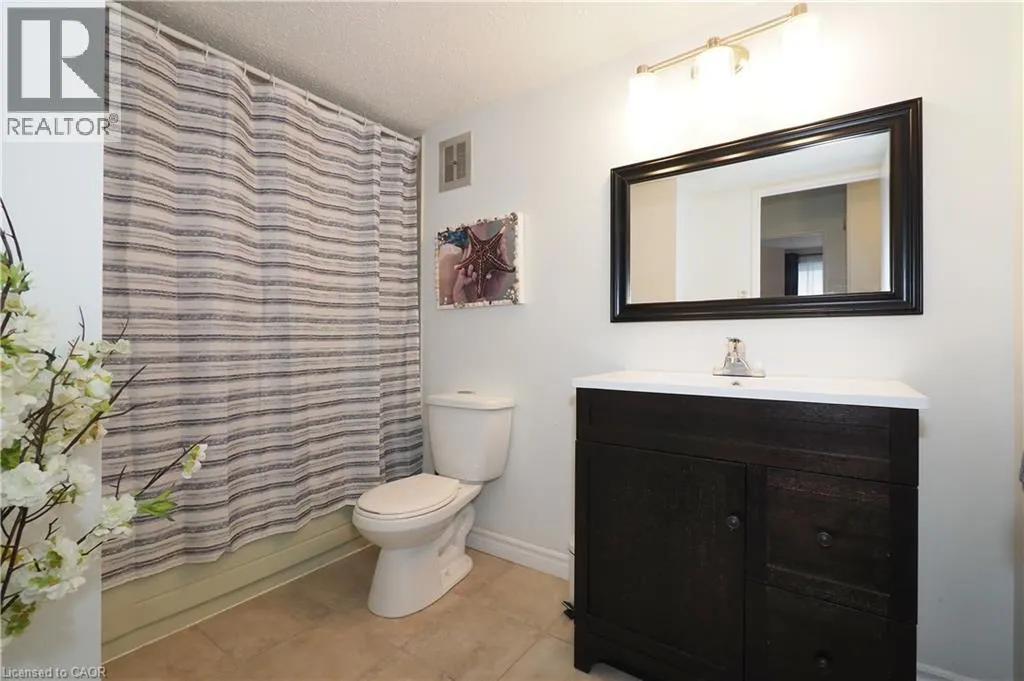 6 WALTON Avenue Unit# 206, #206