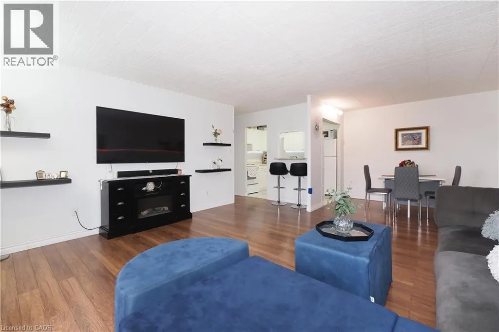 6 WALTON Avenue Unit# 206, #206