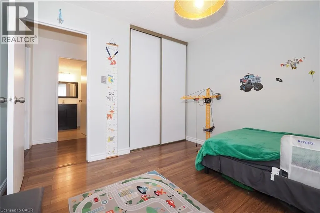 6 WALTON Avenue Unit# 206, #206