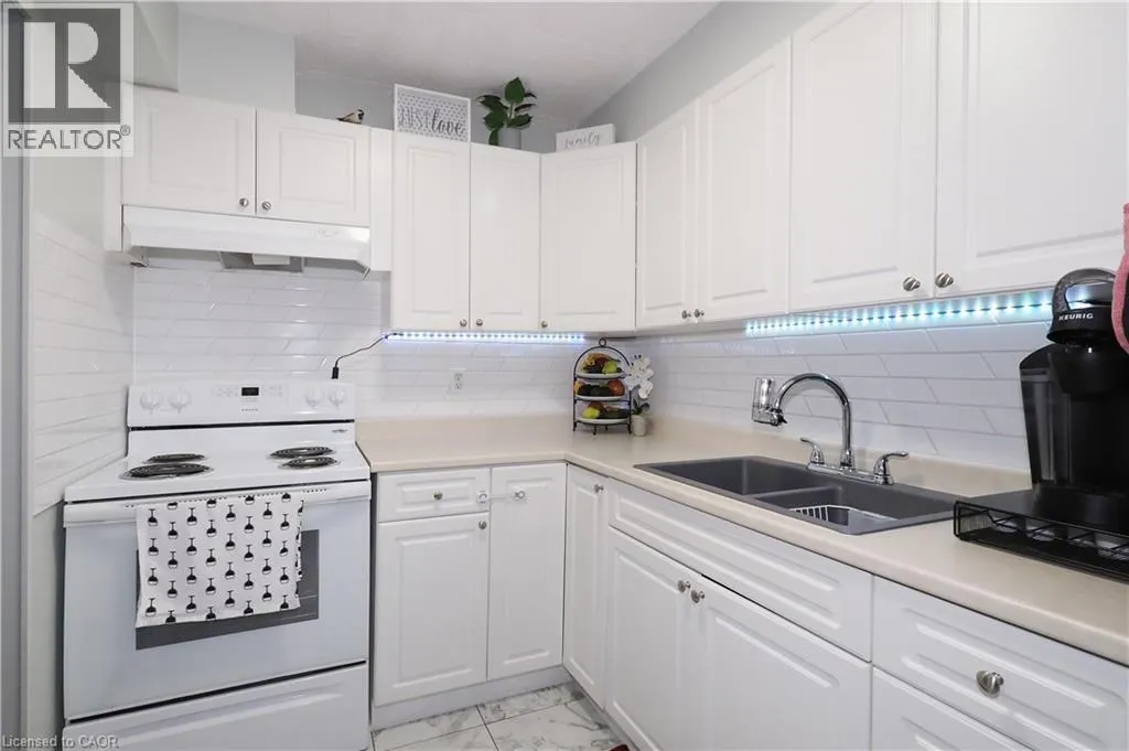 6 WALTON Avenue Unit# 206, #206