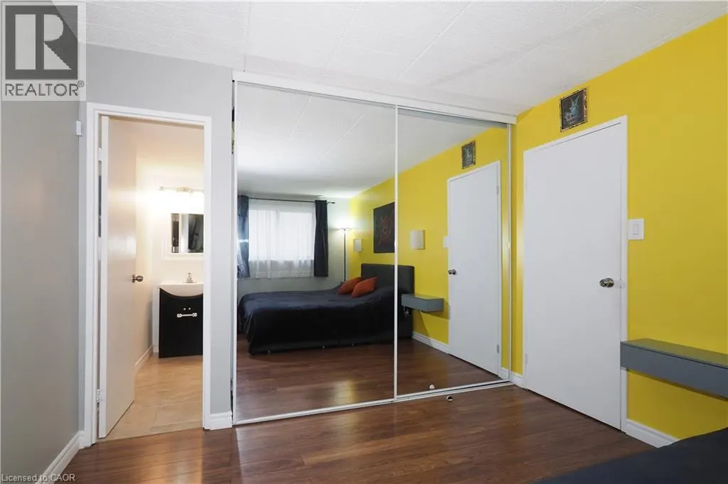 6 WALTON Avenue Unit# 206, #206