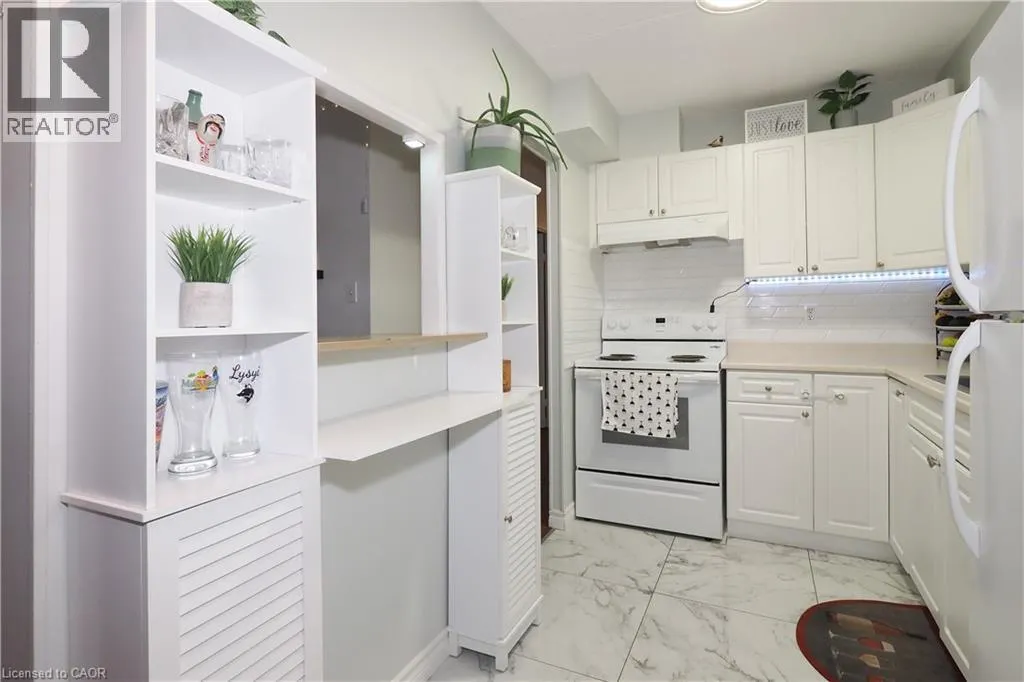 6 WALTON Avenue Unit# 206, #206