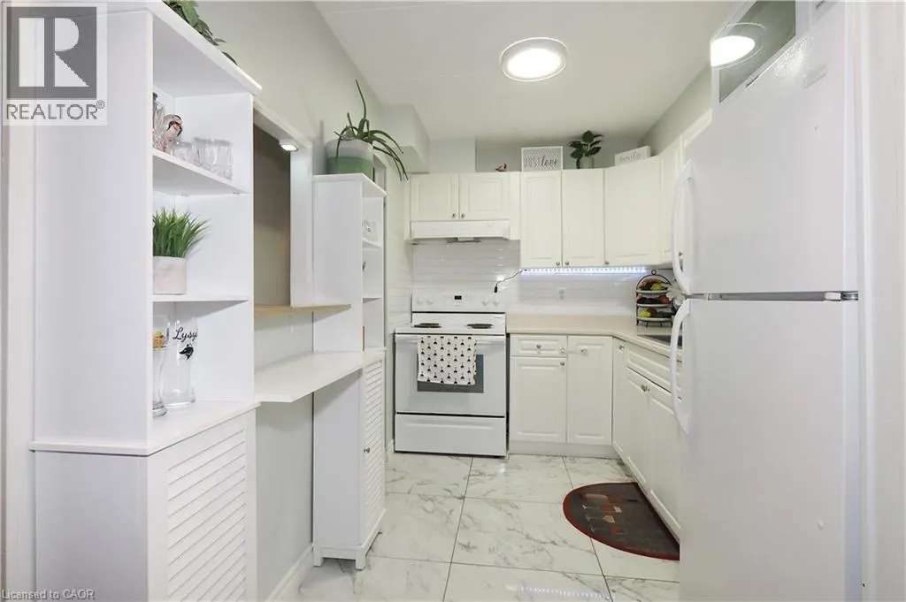 6 WALTON Avenue Unit# 206, #206