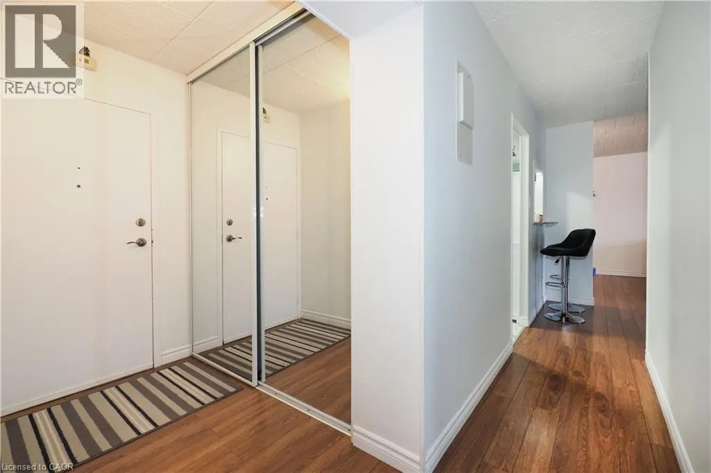 6 WALTON Avenue Unit# 206, #206
