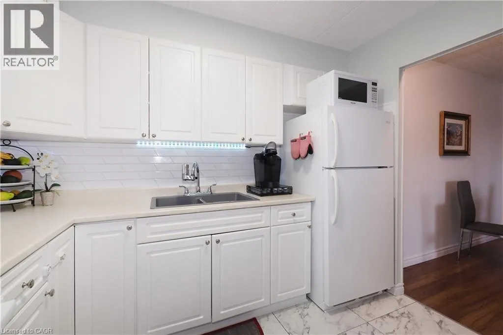 6 WALTON Avenue Unit# 206, #206