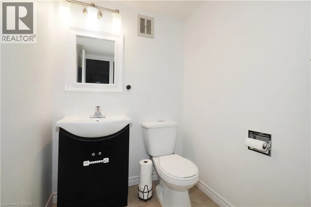 6 WALTON Avenue Unit# 206, #206