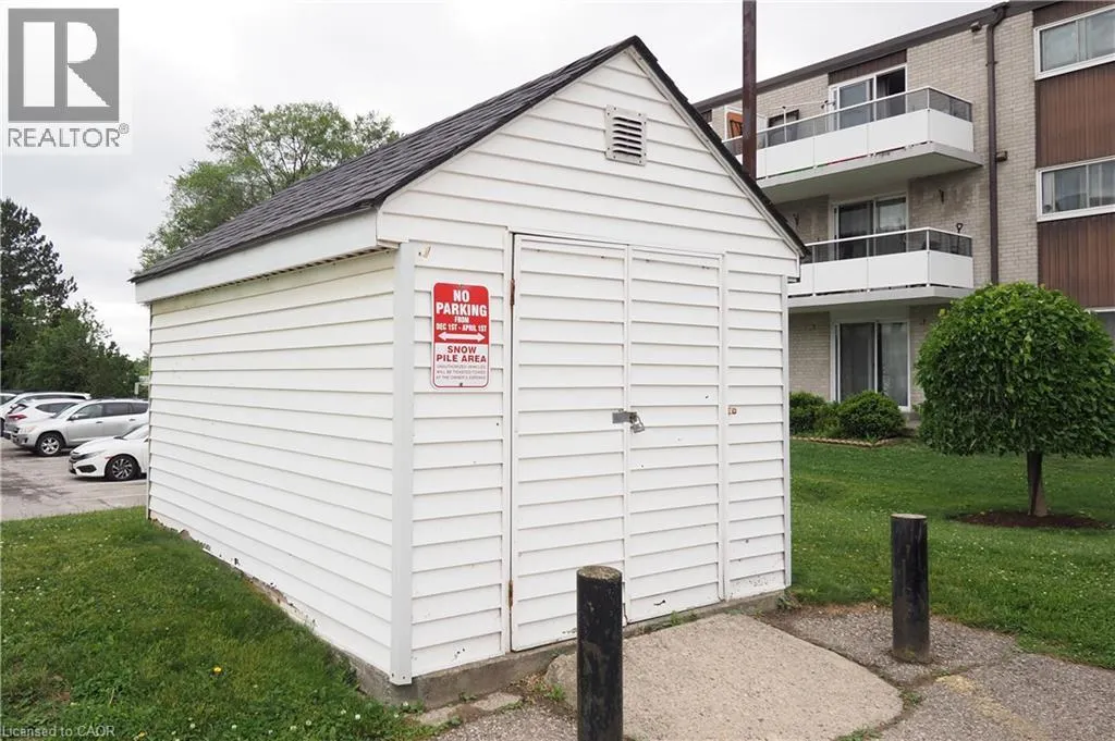 6 WALTON Avenue Unit# 206, #206