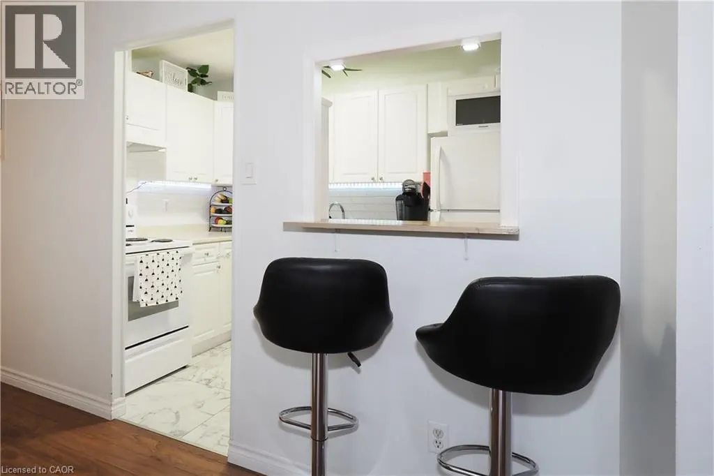 6 WALTON Avenue Unit# 206, #206