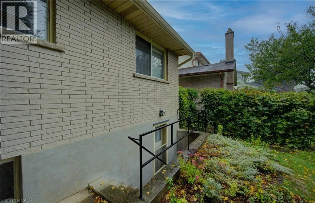 45 WIMBLETON Crescent