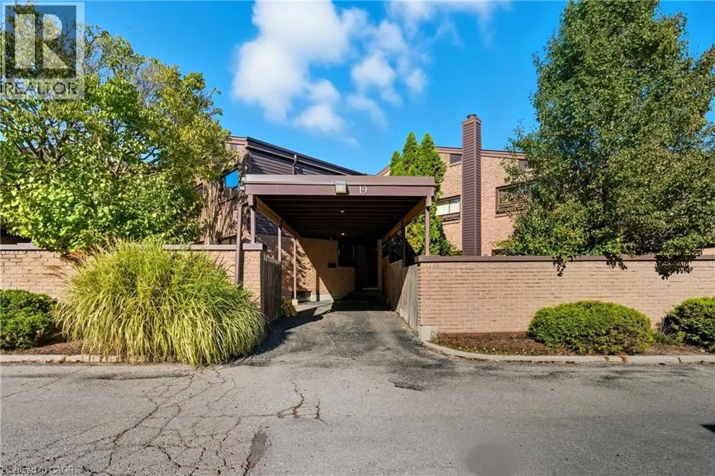 28 UNDERHILL Crescent Unit# 19, #19