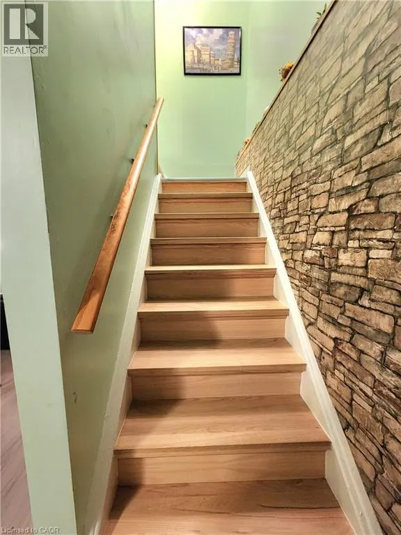 32 MOWAT Boulevard Unit# 8, #8