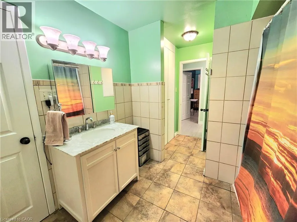 32 MOWAT Boulevard Unit# 8, #8