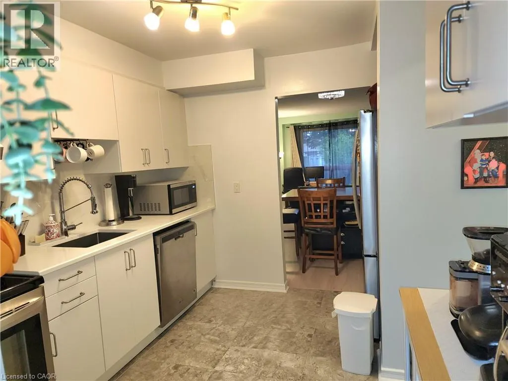 32 MOWAT Boulevard Unit# 8, #8