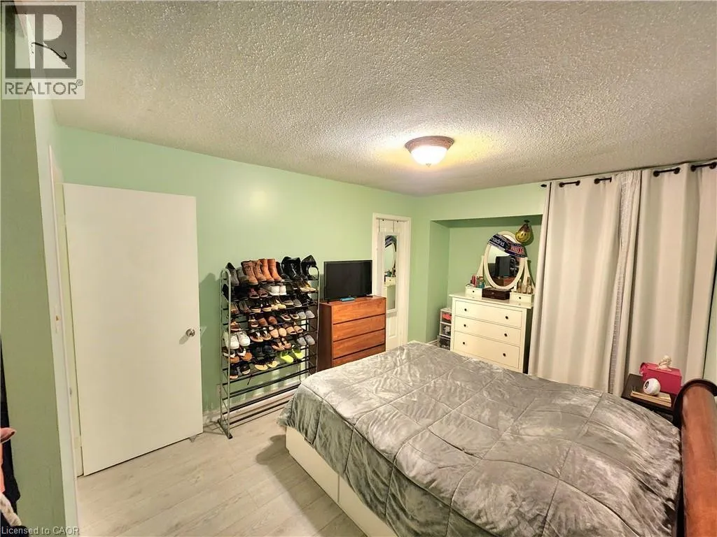 32 MOWAT Boulevard Unit# 8, #8