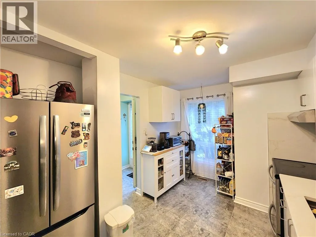 32 MOWAT Boulevard Unit# 8, #8