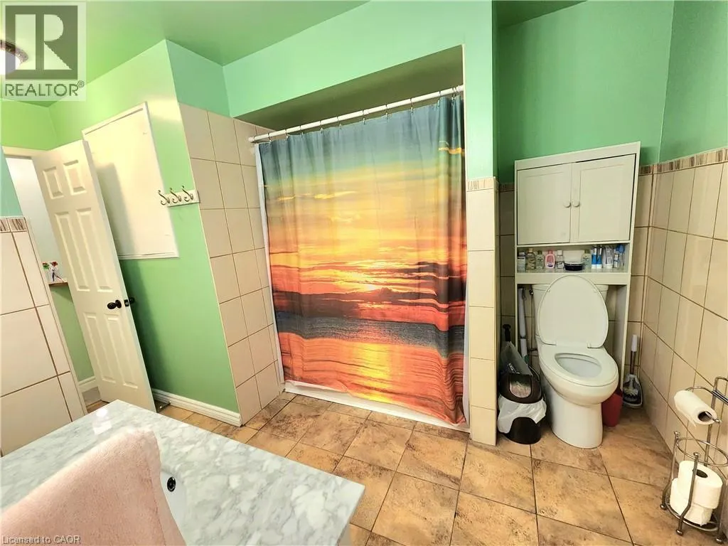 32 MOWAT Boulevard Unit# 8, #8
