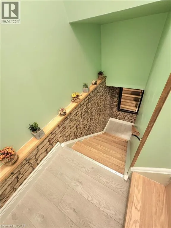 32 MOWAT Boulevard Unit# 8, #8