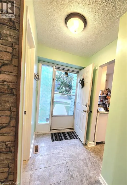 32 MOWAT Boulevard Unit# 8, #8