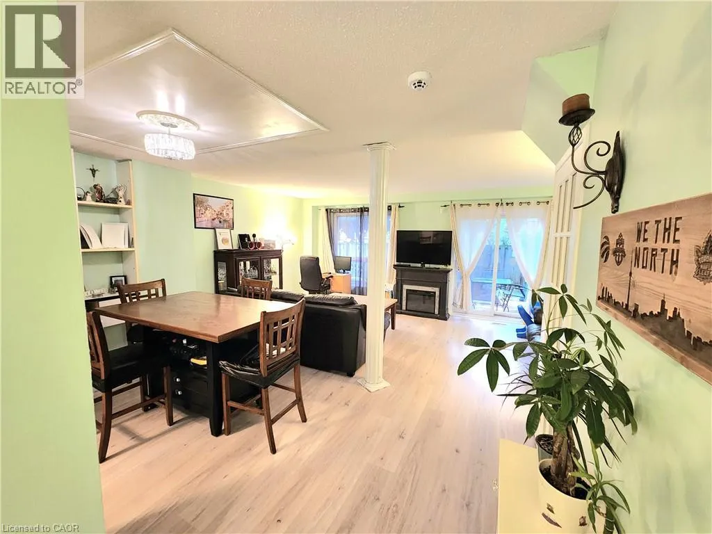 32 MOWAT Boulevard Unit# 8, #8
