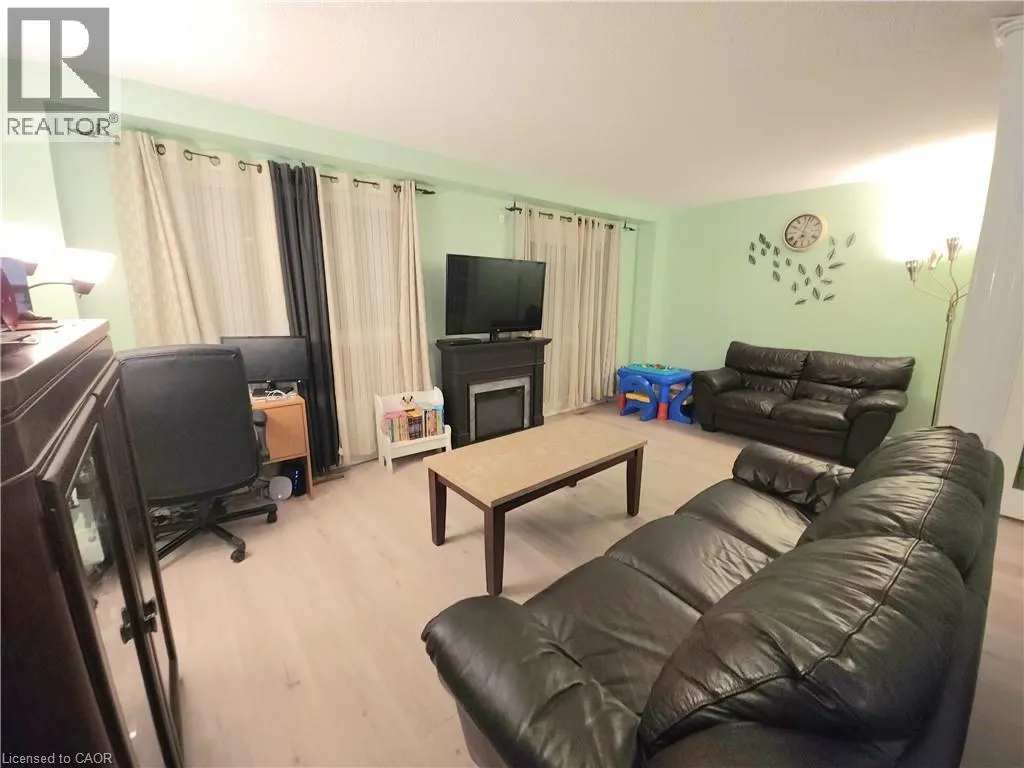 32 MOWAT Boulevard Unit# 8, #8