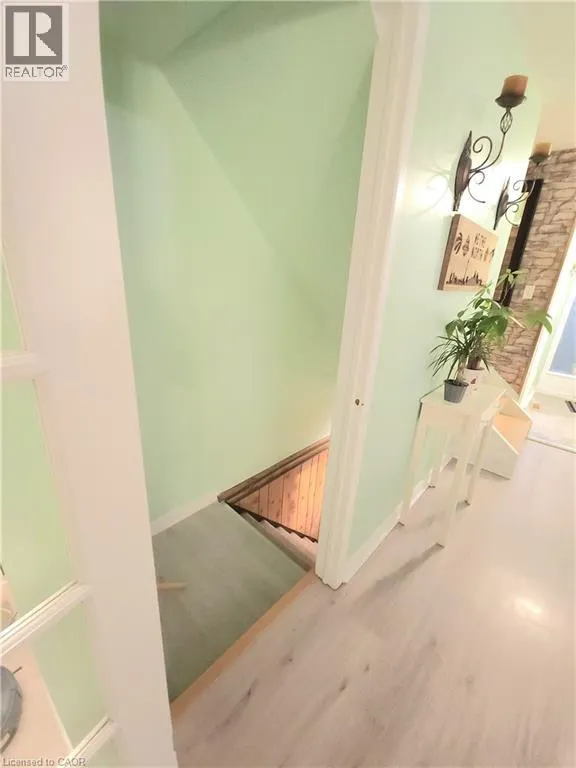 32 MOWAT Boulevard Unit# 8, #8