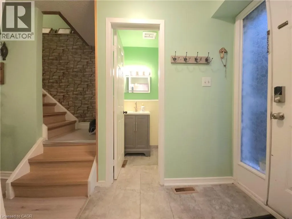 32 MOWAT Boulevard Unit# 8, #8