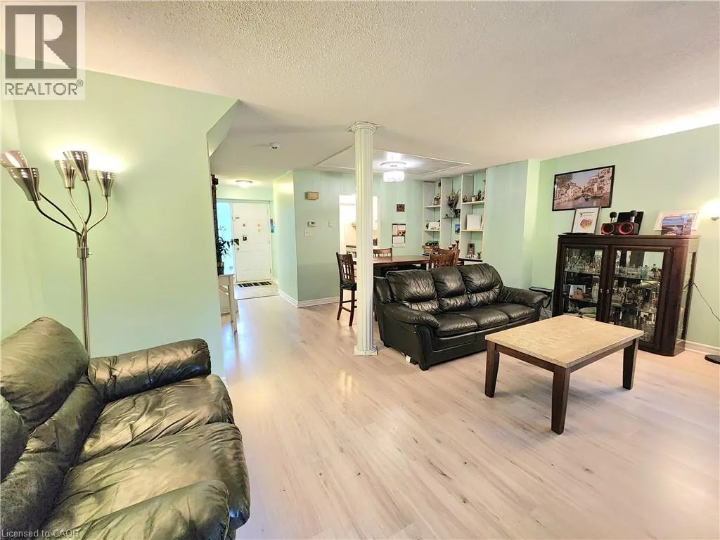 32 MOWAT Boulevard Unit# 8, #8