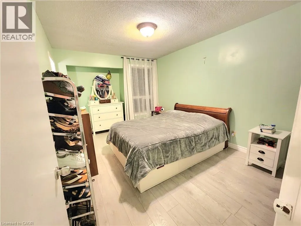 32 MOWAT Boulevard Unit# 8, #8