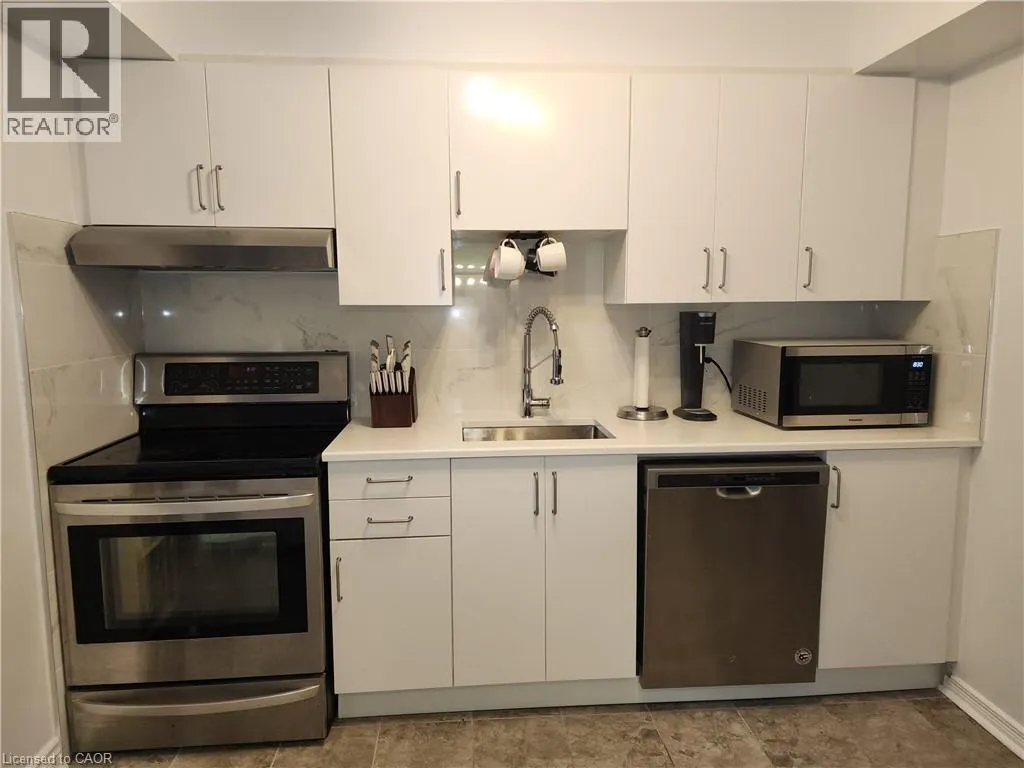 32 MOWAT Boulevard Unit# 8, #8